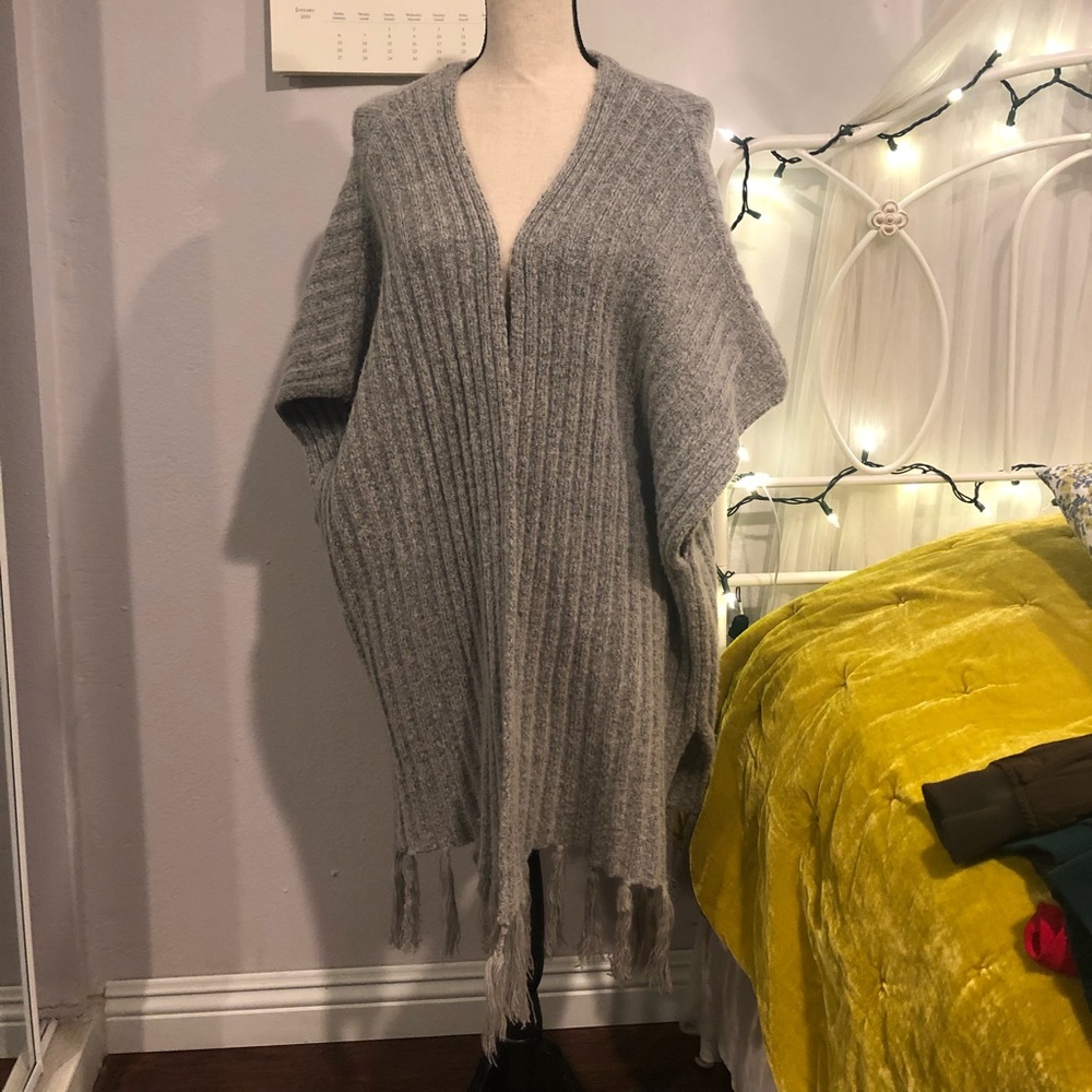 Grey shawl